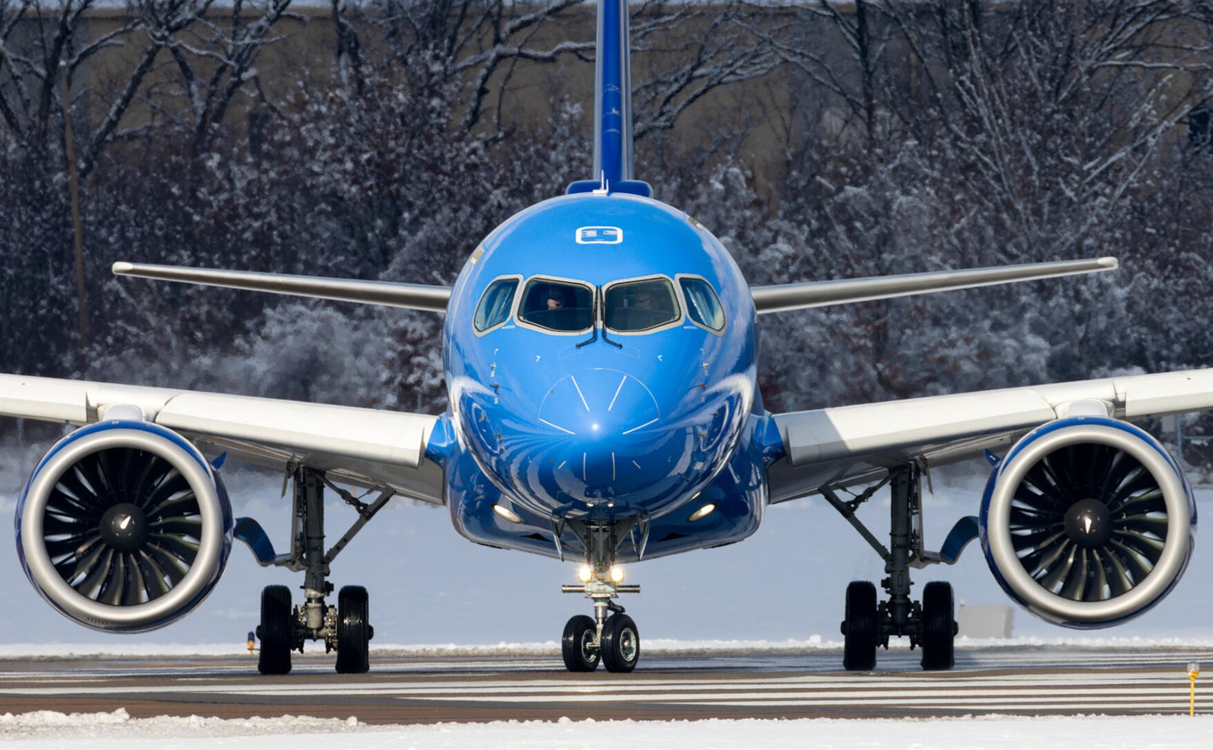 Airliner head-on on a snowy taxiway